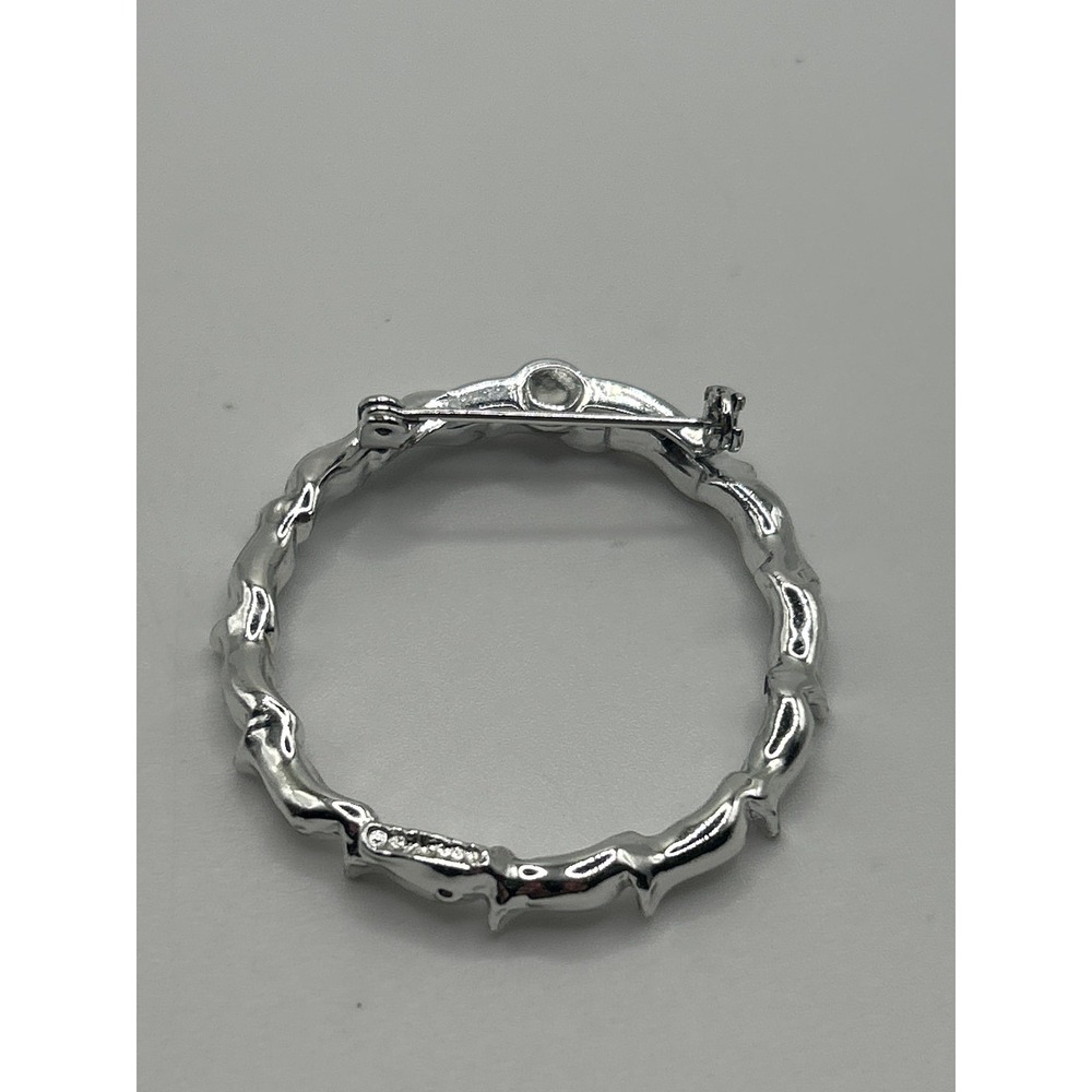 Gerry's Silver Tone Circular Wreath Brooch Pin Textured Leaf Design Jewelry - Picture 2 of 3